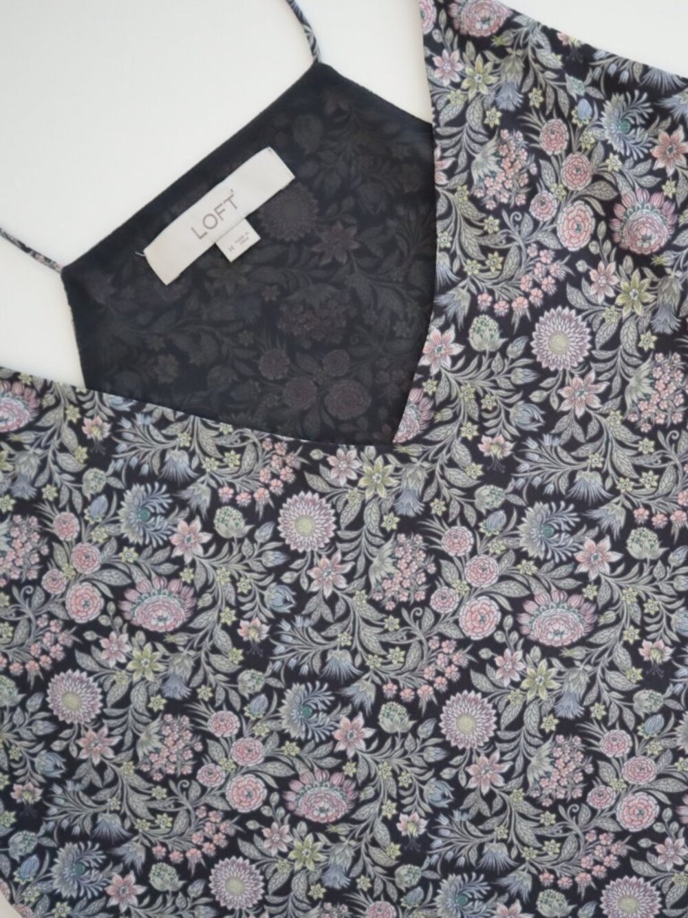 LOFT Floral Strappy V-Neck Cami | M - Picture 4 of 6